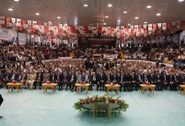MHP’nin Erzurum mitingi düşük katılımla gerçekleşti