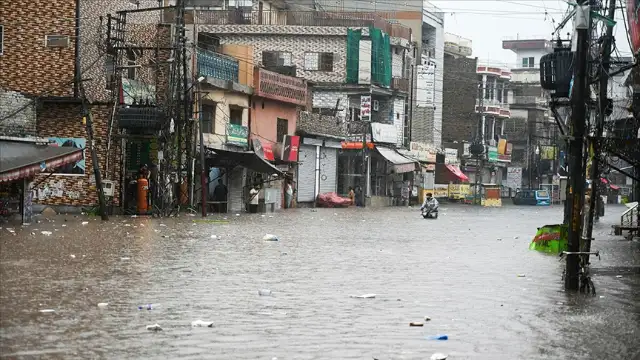 Pakistan'ın Pencap eyaletinde sel nedeniyle 122 bin kişi tahliye edildi