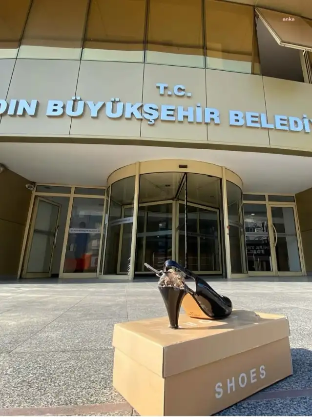 CHP'li gençten Özlem Çerçioğlu'na "topuklu" protesto