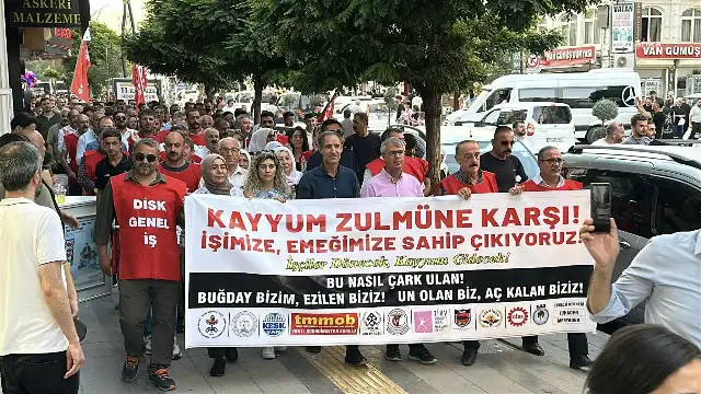 Van'da kayyım yönetimi tarafından işten çıkarılan 223 belediye işçisinin eylemi 6'ncı gününde devam etti
