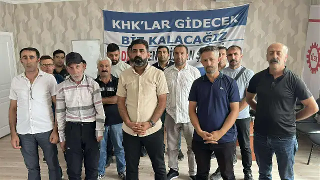 Van'da kayyumun hiçbir gerekçe göstermeden işten çıkardığı işçiler haklarını arıyor
