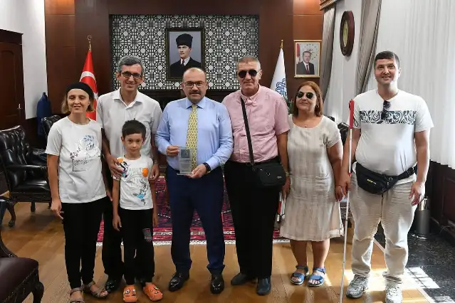 Vali Ustaoğlu’ndan Altınokta Körler Derneği’ne anlamlı kabul