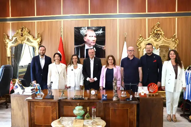 Anadolu’yu karış karış dolaşarak toplumun sorunlarını yerinde tespit eden CHP heyeti Yunusemre Belediyesi'nde