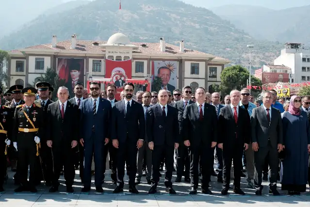 Manisa'da Zafer Bayramı kutlamaları törenlerle gerçekleşti