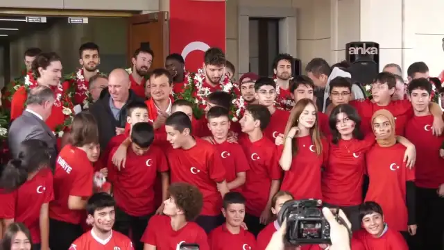 12 Dev Adam İstanbul Havalimanı'nda karşılandı