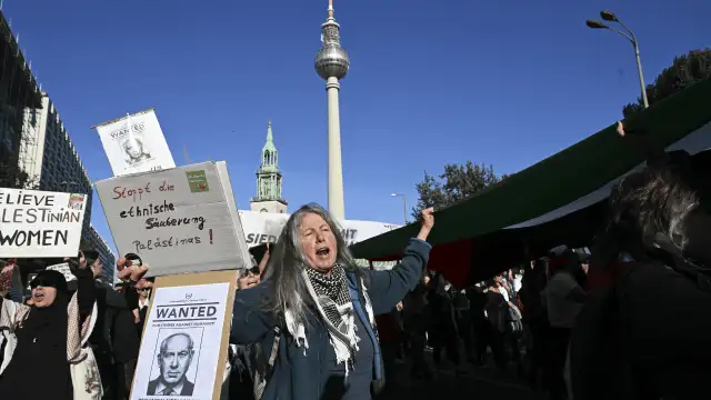 Berlin'de düzenlenen Filistin'e destek yürüyüşüne 50 binden fazla kişi katıldı