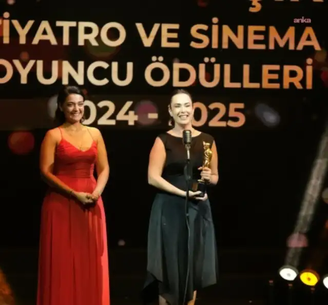 26. Sadri Alışık Tiyatro ve Sinema Oyuncu Ödülleri sahiplerini buldu