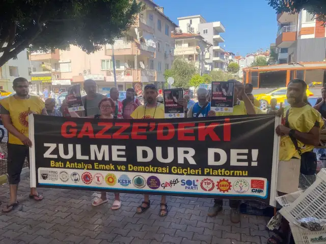 Finike’de “Gazze’deki zulme dur de” eylemi