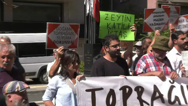 Akbelen için eylem: Kömürün zehir dumanı için bir kez daha zeytin ağacının barış yüklü dalları kırıldı