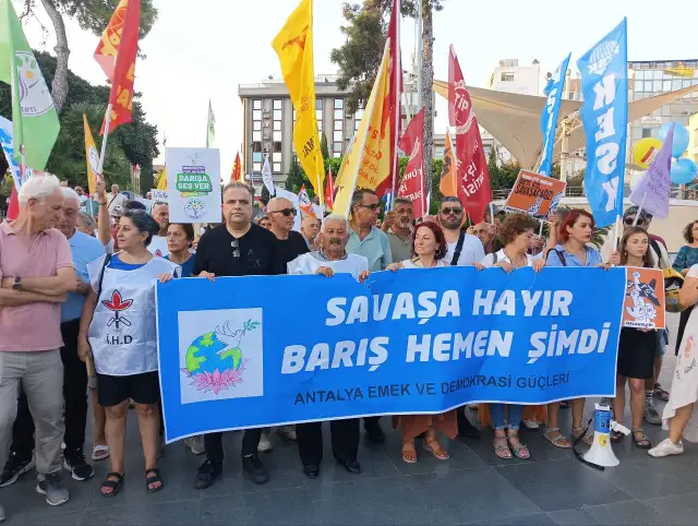 Antalya’da 1 Eylül Dünya Barış Günü yürüyüşü: Barış mücadelesinden vazgeçmeyeceğiz