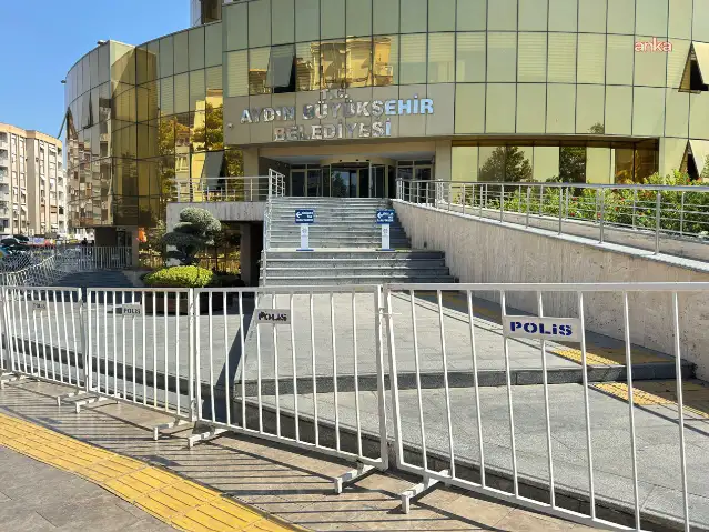 Aydın Büyükşehir Meclisi öncesi bariyerli güvenlik önlemi