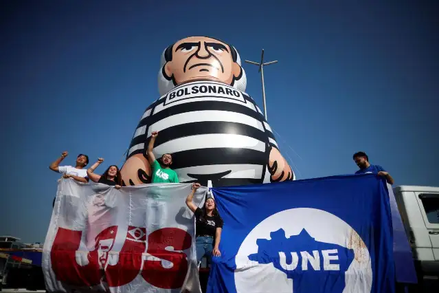 Bolsonaro'ya verilen 27 yıl hapis cezasıyla ilgili bilinmesi gerekenler