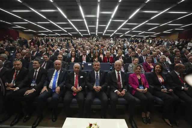 Özel, CHP 22. Olağanüstü Kurultayı'nda oybirliğiyle seçildi