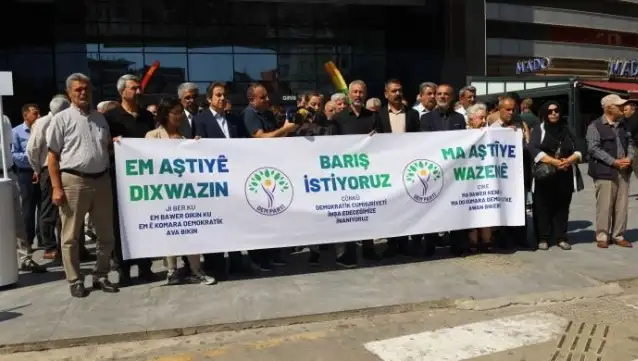 DEM Parti'den Diyarbakır'da "Barış İstiyoruz" kampanyası: Savaş siyaseti toplumu çöküşe sürüklüyor