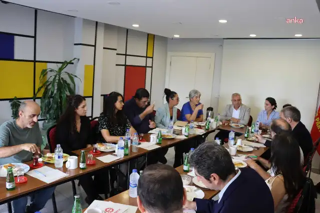 Aralarında DEM Parti, EMEP ve TİP'in de olduğu birçok siyasi parti İstanbul’da bir araya geldi