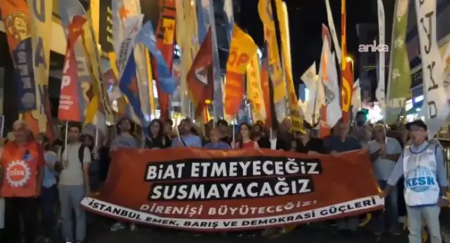 İstanbul Emek, Barış ve Demokrasi Güçleri, CHP’nin Kadıköy mitingine yürüyüşle katıldı