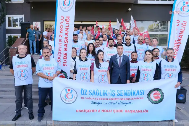 Eskişehir'de geriye dönük ödemelerini isteyen işçiler basın açıklaması yaptı