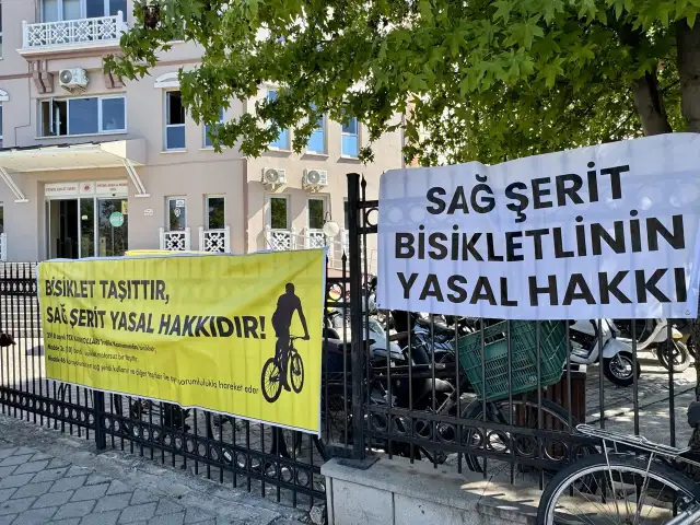 Fethiye'de 2 bisikletlinin öldüğü trafik kazasıyla ilgili yargılanan sanığa tahliye: Aileler tepkili