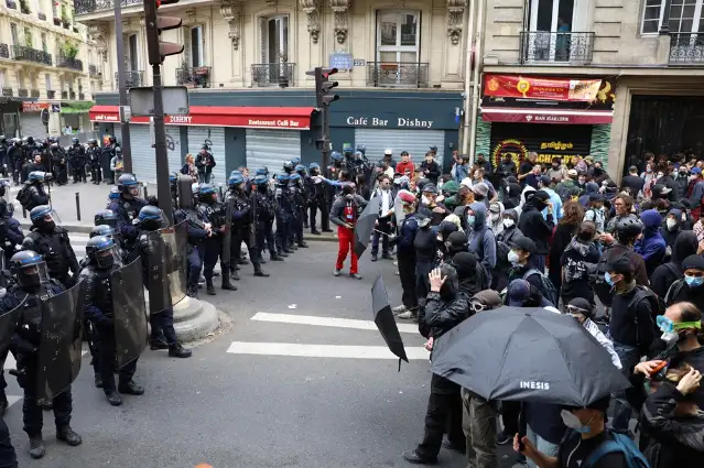 Macron karşıtı "Her şeyi durduralım" eylemlerinde 200 kişi gözaltına alındı