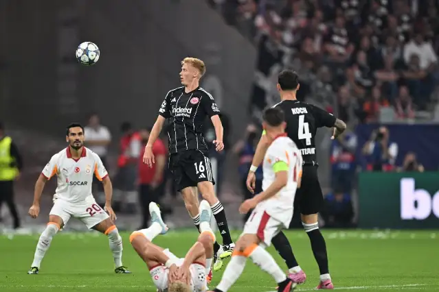 UEFA Şampiyonlar Ligi: Galatasaray Frankfurt'a 5-1 mağlup oldu