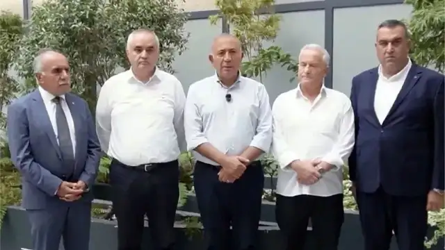 Gürsel Tekin'in heyetinde bulunan Hasan Babacan çekiliyor