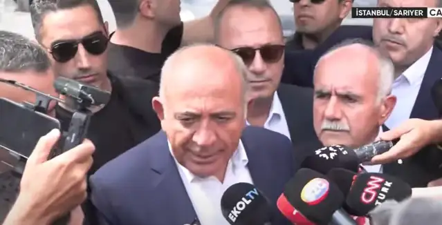 Kayyum Gürsel Tekin polis eşliğinde girdiği binadan ayrıldı