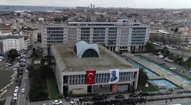 "CHP delegelerine iPhone 16 verildi" dedi, telefon o tarihte yoktu