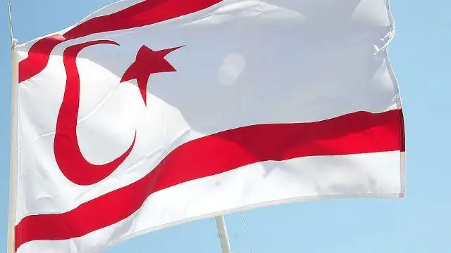KKTC'de liselerde başörtüsünü serbest bırakan tüzüğü Anayasa Mahkemesi iptal etti