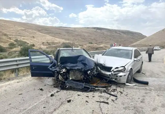 Kars'ta zincirleme trafik kazasında 7 kişi yaralandı