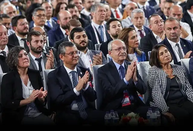 CHP kurmaylarından "erteleme" kararına ilk tepki: Mahkeme idare etme yolunu seçti