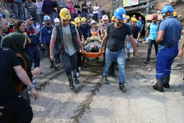 Denizli Acıpayam’da göçük altında kalan işçi 27 saat sonra kurtarıldı