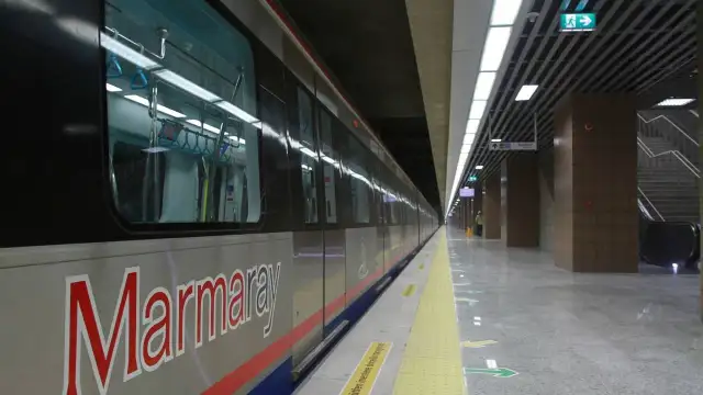 Marmaray'da bir kişi intihar etti
