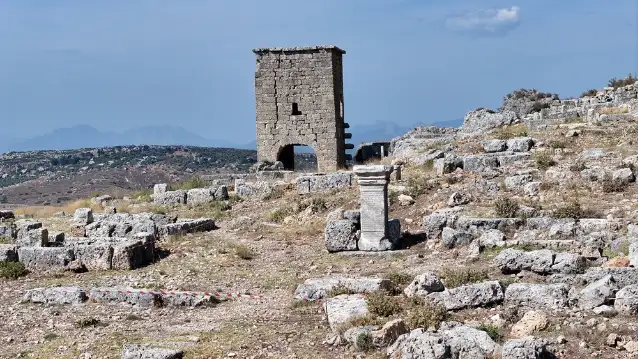 Antalya'da "Romalı kadın hayırsever Menodora"nın mezarı tespit edildi