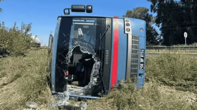 Mersin'de cezaevi aracı devrildi: 5’i hükümlü 13 yaralı