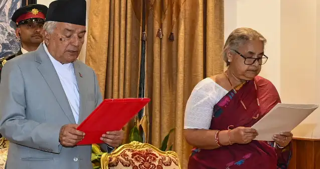 Nepal'de eski Yüksek Mahkeme Başkanı Karki, geçici Başbakan olarak göreve başladı