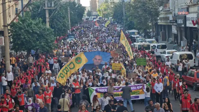 Öcalan için yürüyüş: Komisyon Öcalan'ın iradesiyle kuruldu