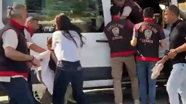 Ege Üniversitesi'nde yemek zammı protestosuna polis müdahalesi: Gözaltılar var
