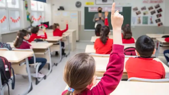Türkiye'de öğrenciler ve öğretmenler yarın ders başı yapacak