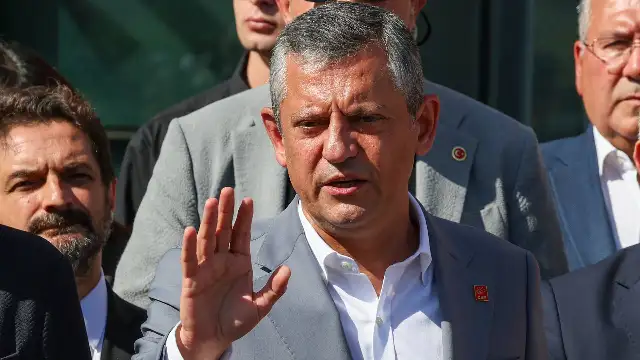Özgür Özel'den yeni 'ses kaydı' iddiası: AKP'ye katılan kişi, Özgür Çelik'in aleyhine para karşılığı oy istedi!