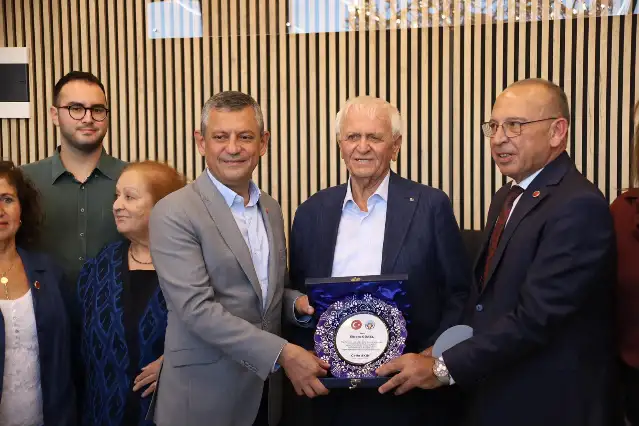 Özgür Özel: İstanbul’daki binamızdan nihayet polis çekildi, 24 Eylül’de de kayyım belasından kurtulacağız