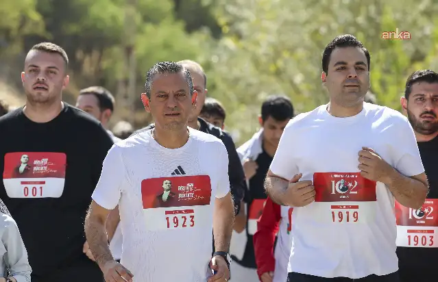 Özgür Özel, CHP 102. Yıl Koşusu'na katıldı