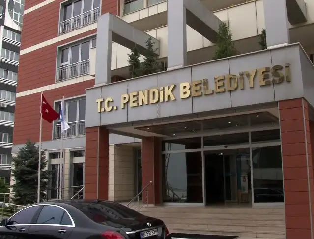 Pendik Belediyesi, park alanını camiye tahsis etti