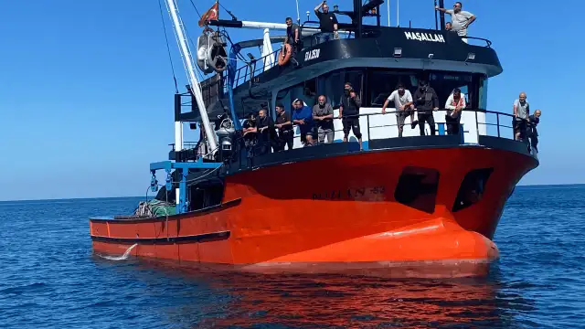 Rizeli balıkçılardan kafes balık çiftliğine karşı eylem