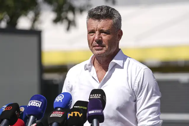 Fenerbahçe Başkanı Saran sezon sonu olağanüstü seçime gidileceğini duyurdu