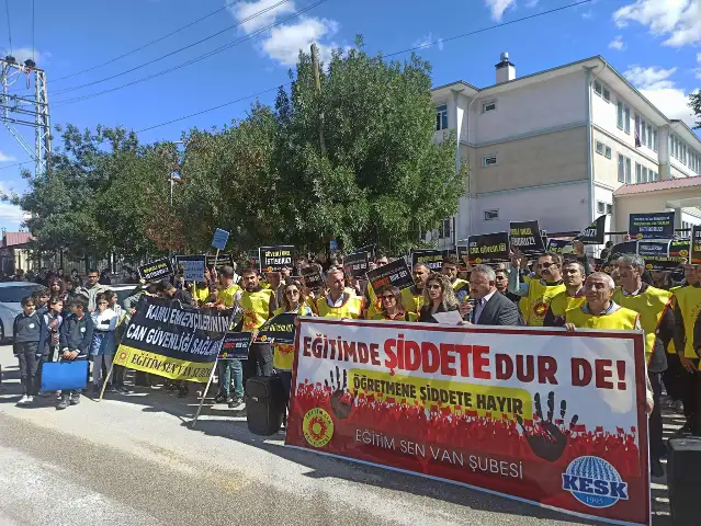 Van'da öğretmenlere saldırıya protesto: Okullar sahipsiz bırakılmamalı