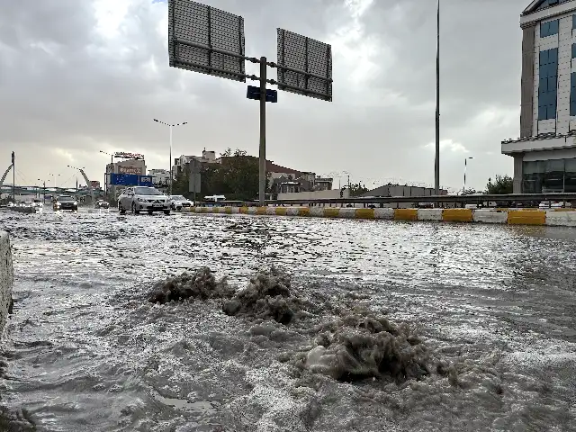 Van'da yağış hayatı olumsuz etkiledi