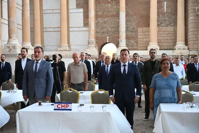 Salihli Belediyesi ilk meclis toplantısını Sardes Antik Kenti'nde yaptı