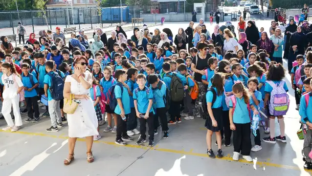 Manisa’da binlerce öğrenci ders başı yaptı