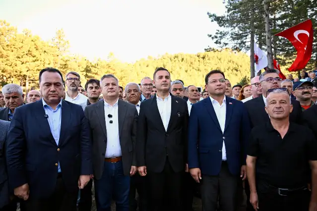 Gördes-Sındırgı yolu hizmete açıldı: 4 belediyeden örnek iş birliği