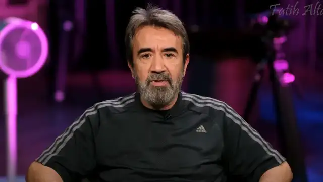 Zeki Demirkubuz Altaylı’nın koltuğunda: Bütün mezarlıklar kendilerini vazgeçilmez sanan yöneticilerle dolu